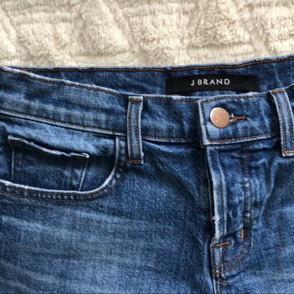 J Brand Gracie High Rise Cuffed Denim Shorts in Jagger Wash - Picture 4 of 10